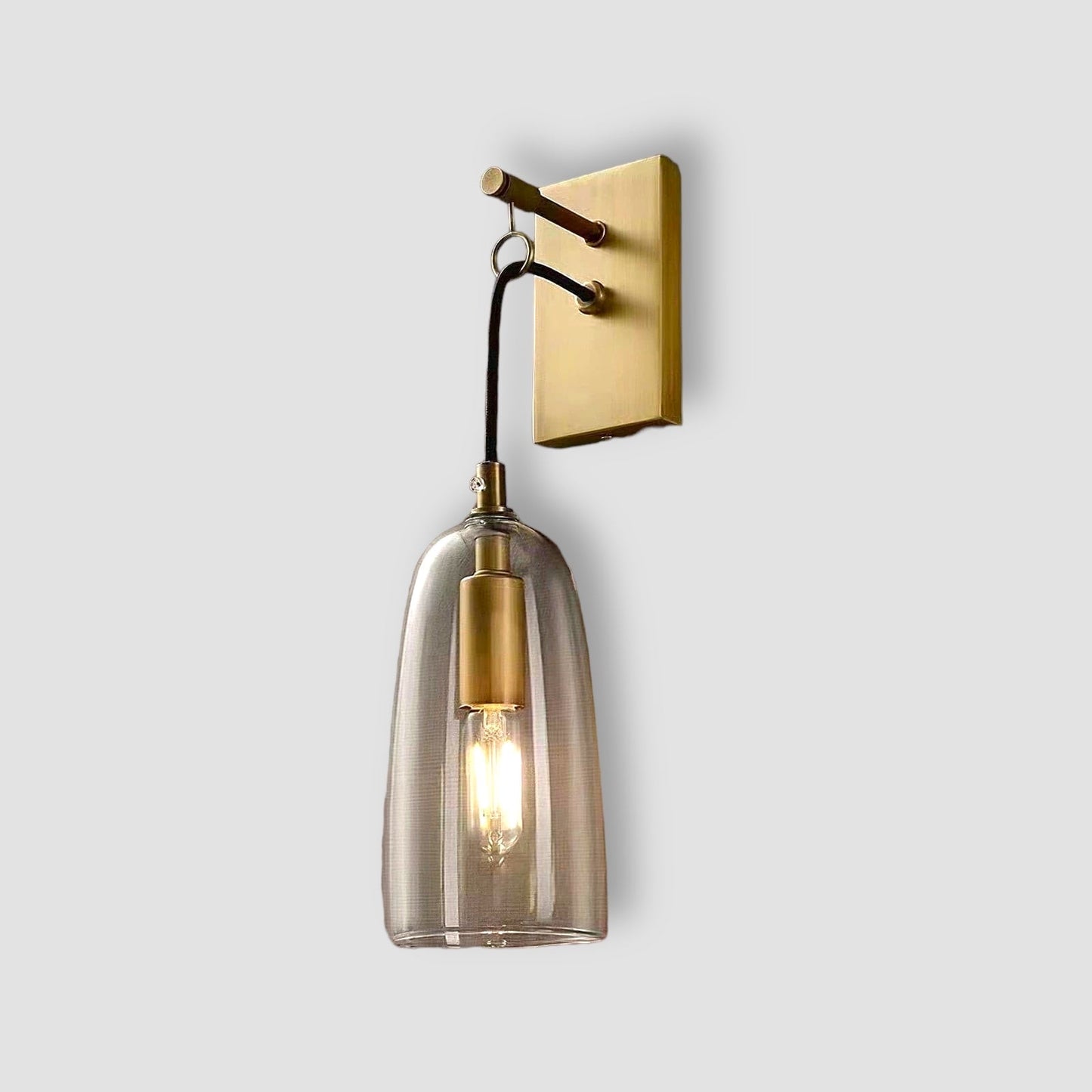 NovaBeam – Refined Gold Wall Lamp for Sophisticated Interiors