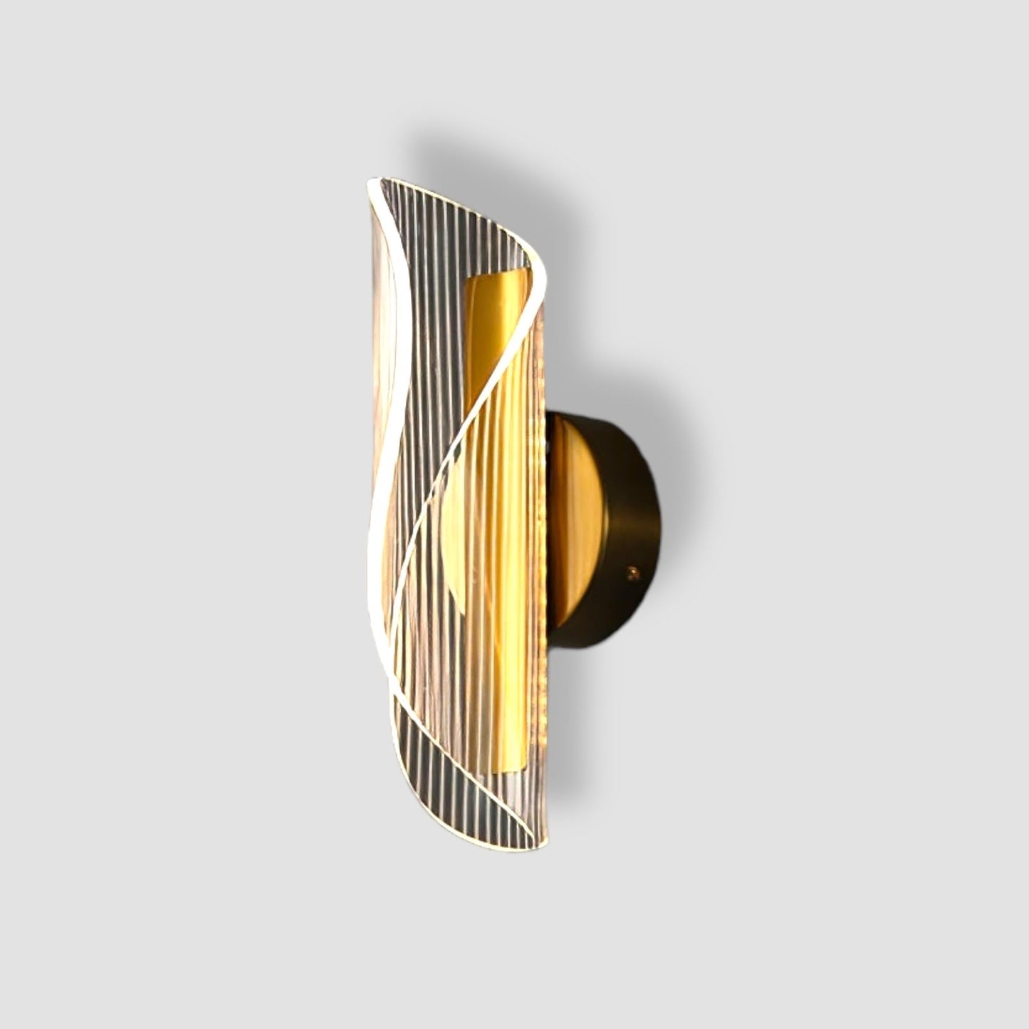 CrystalGlow – Sparkling Crystal Wall Light for Glamorous Touch