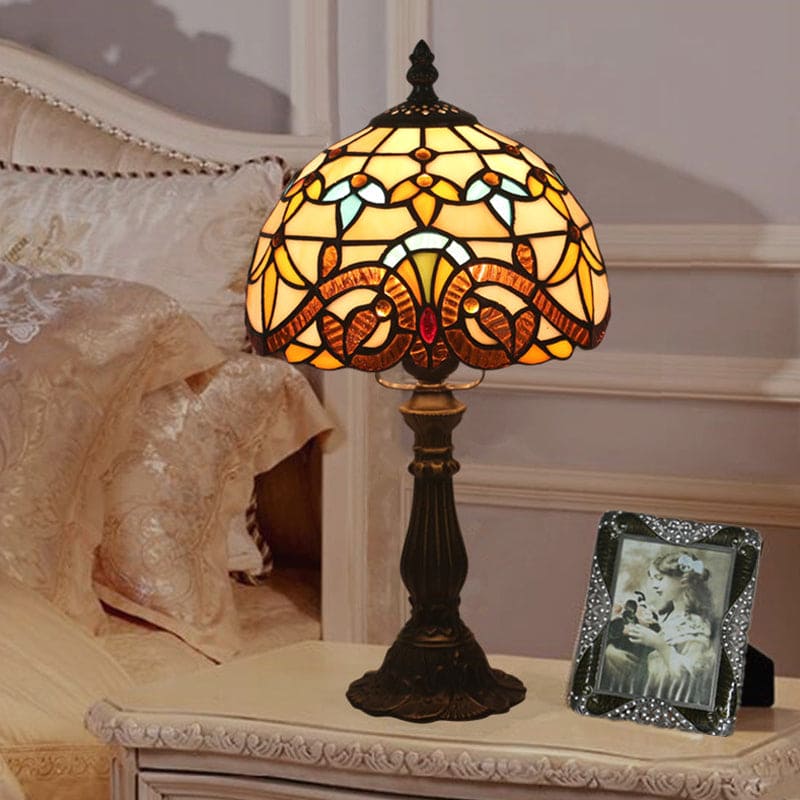 LightBreeze - Tiffany-style lamp made of colored glass with lead lines