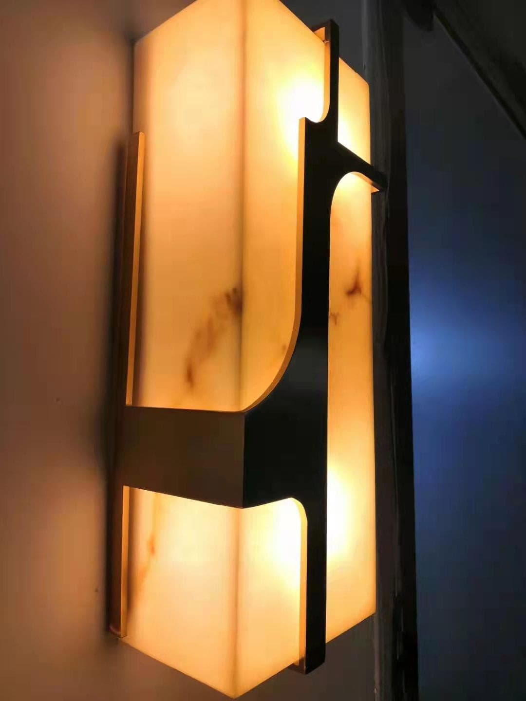 OpalGlow – Marble Art Deco Wall Lamp for a Chic Appeal