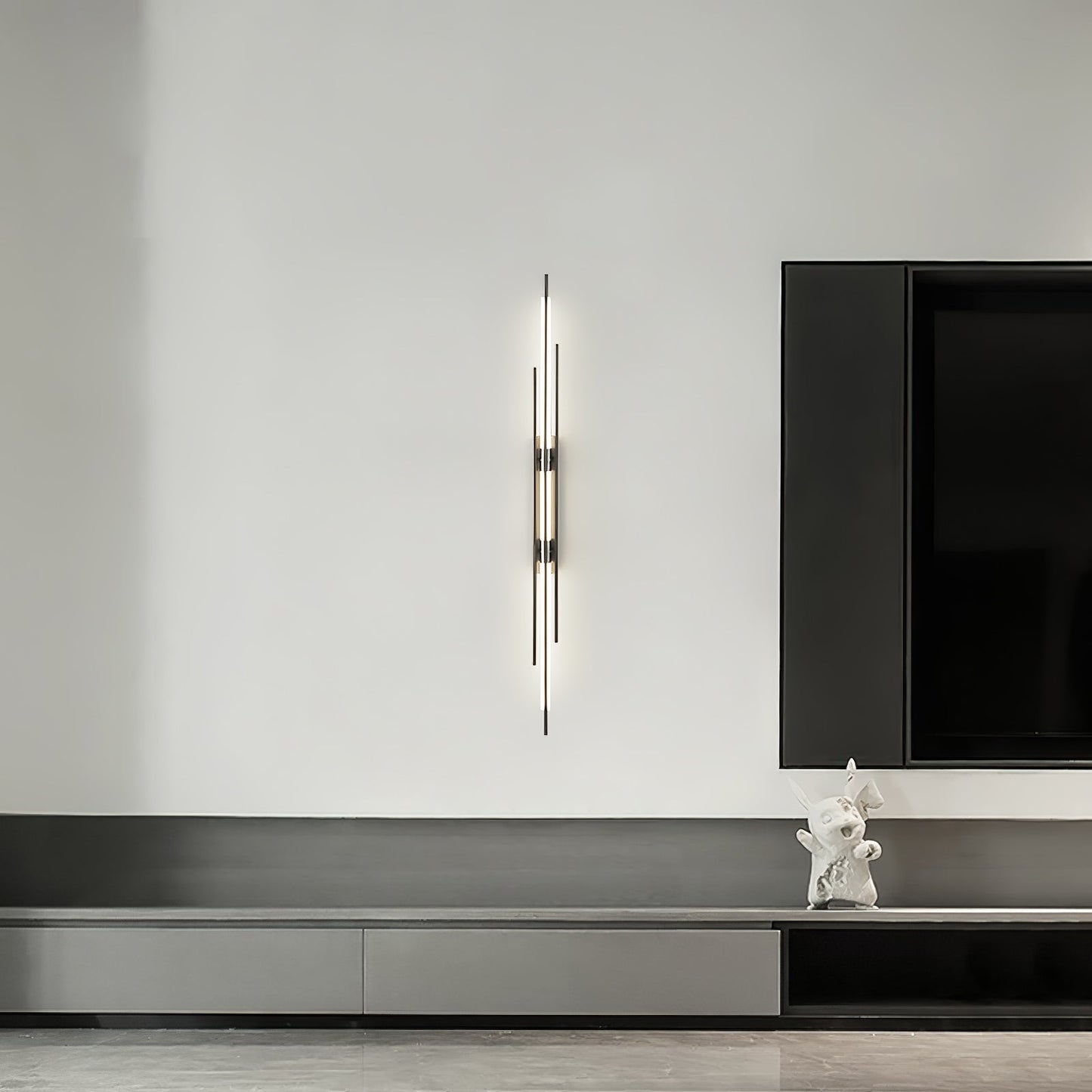 LuxeHalo – Opulent Gold Wall Light for Elegant Spaces