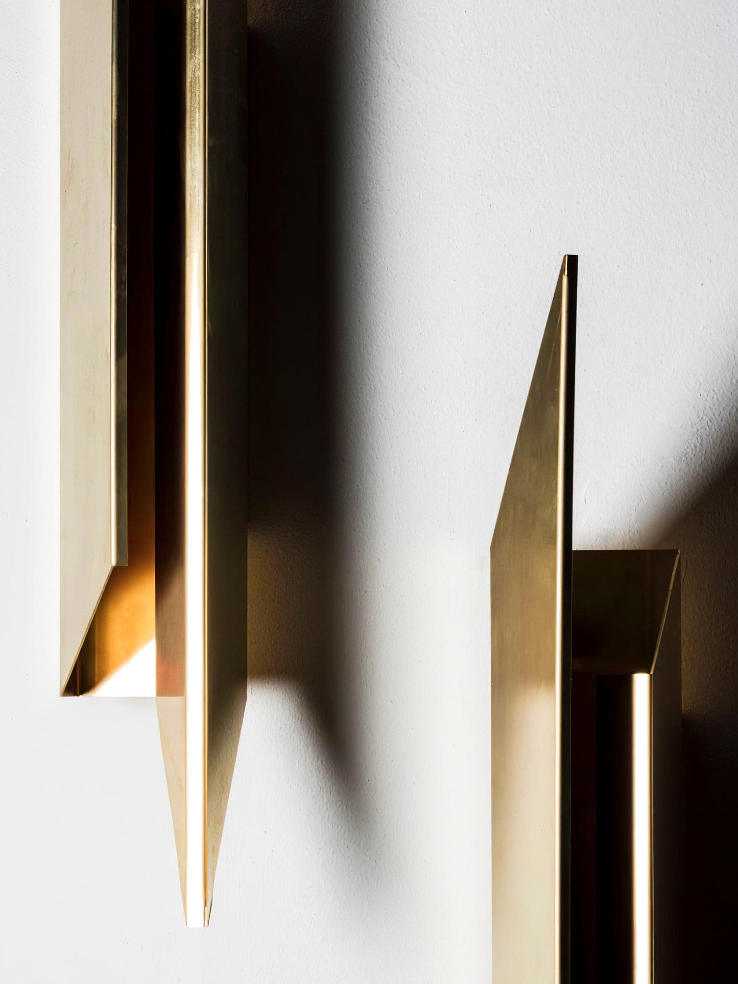 TechGlow – Sleek Modern Wall Light with Advanced Design