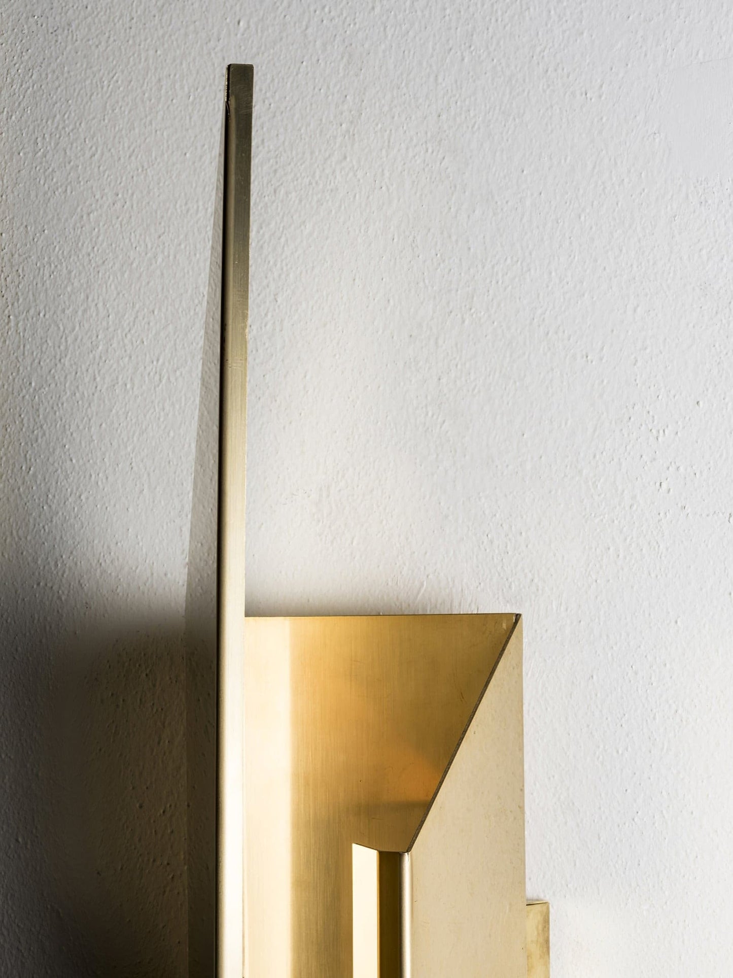 TechGlow – Sleek Modern Wall Light with Advanced Design