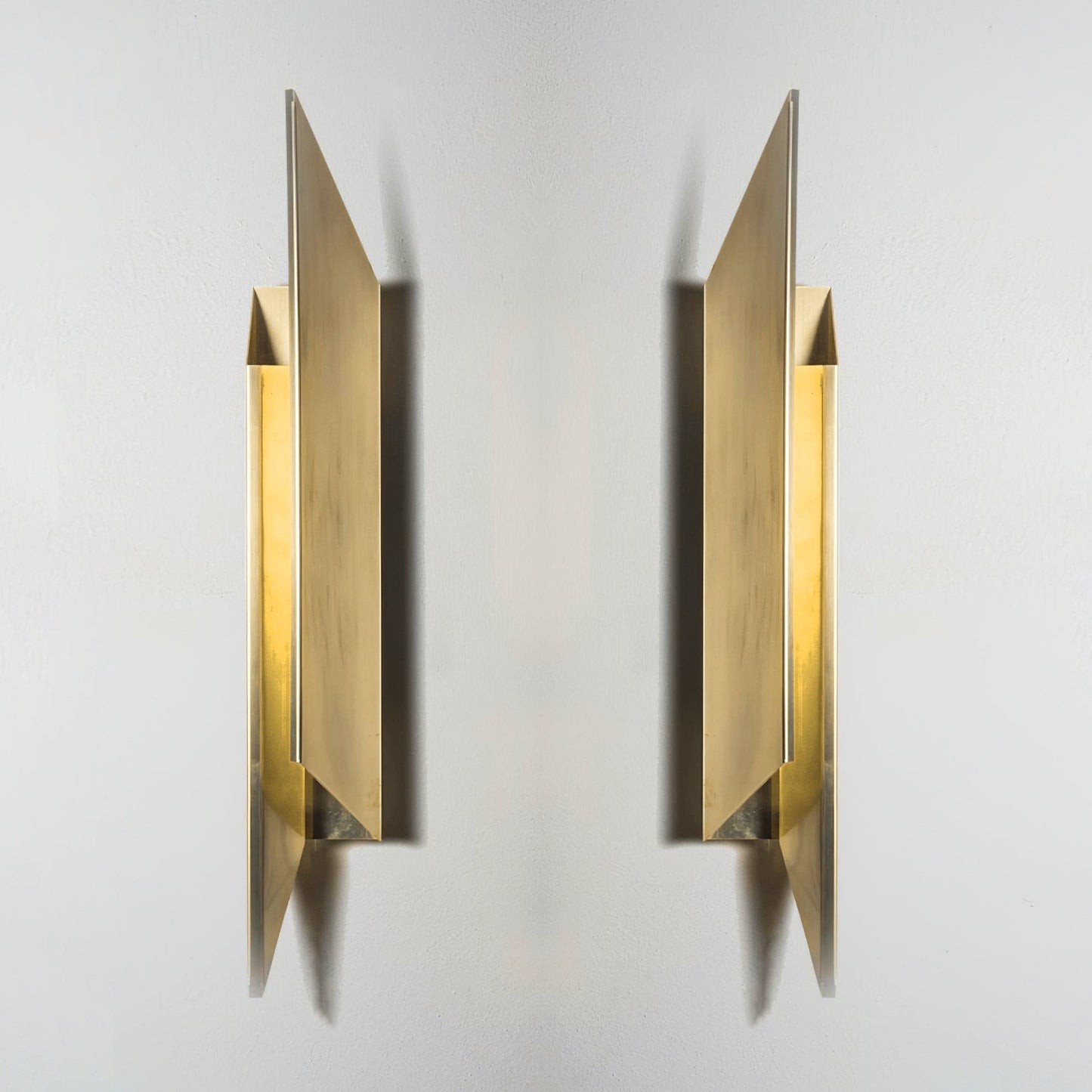 TechGlow – Sleek Modern Wall Light with Advanced Design