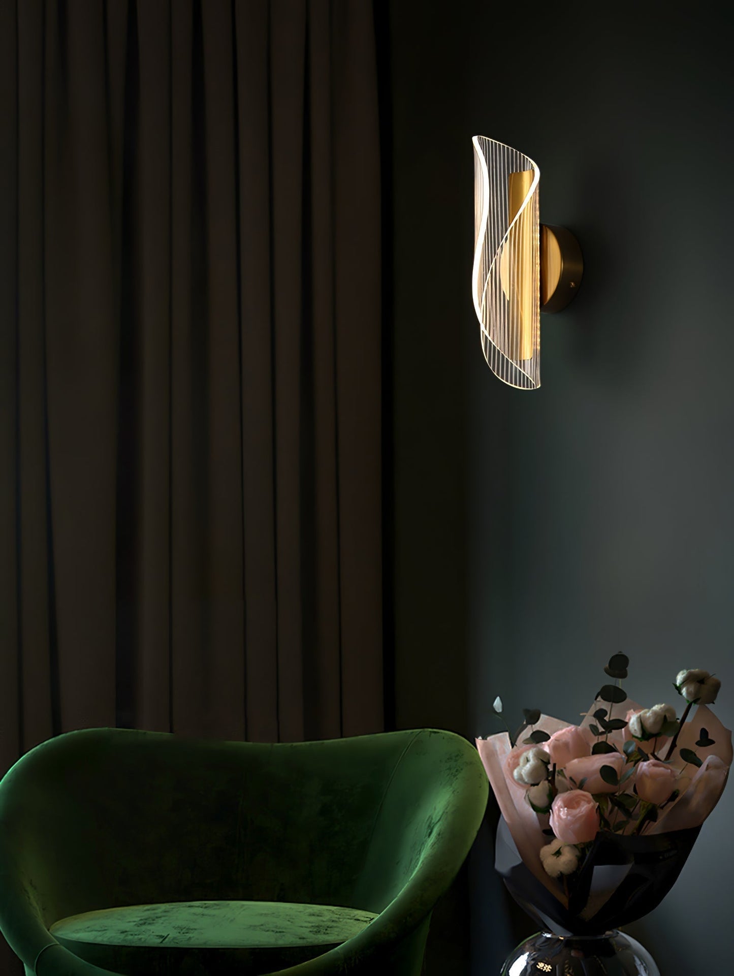 CrystalGlow – Sparkling Crystal Wall Light for Glamorous Touch