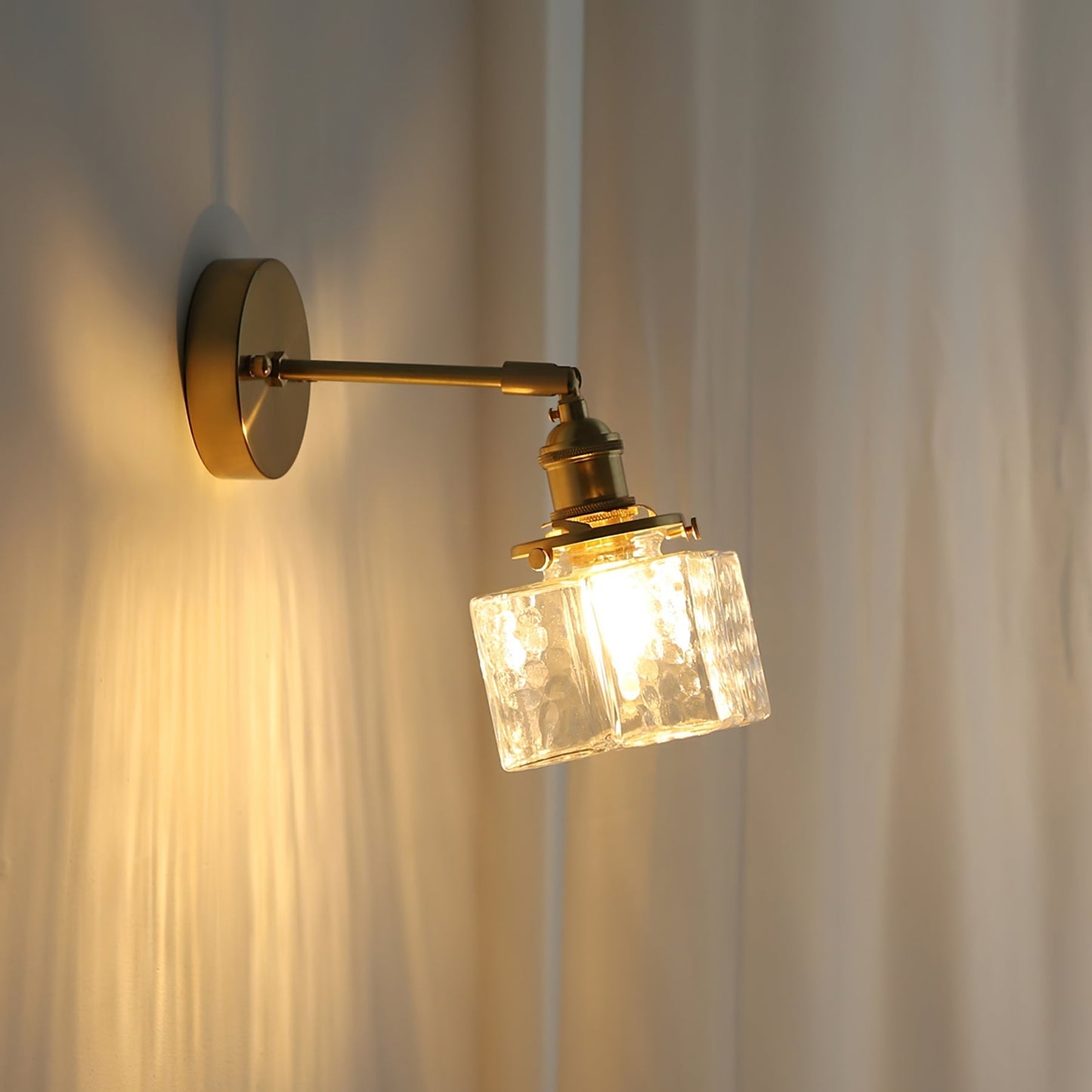 RegalRay – Royal-Inspired Wall Lamp for Elegant Spaces