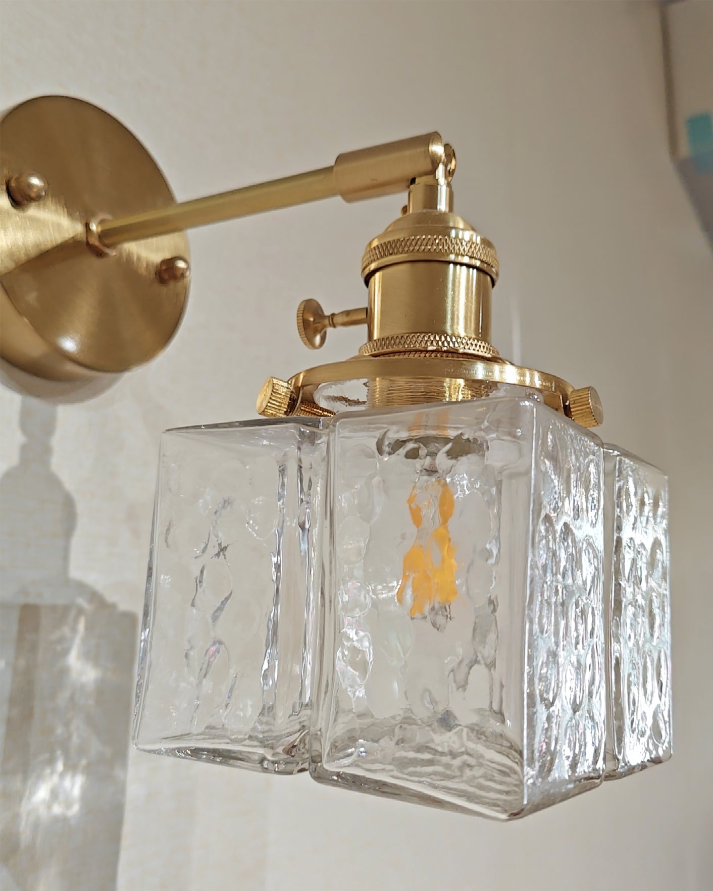 RegalRay – Royal-Inspired Wall Lamp for Elegant Spaces