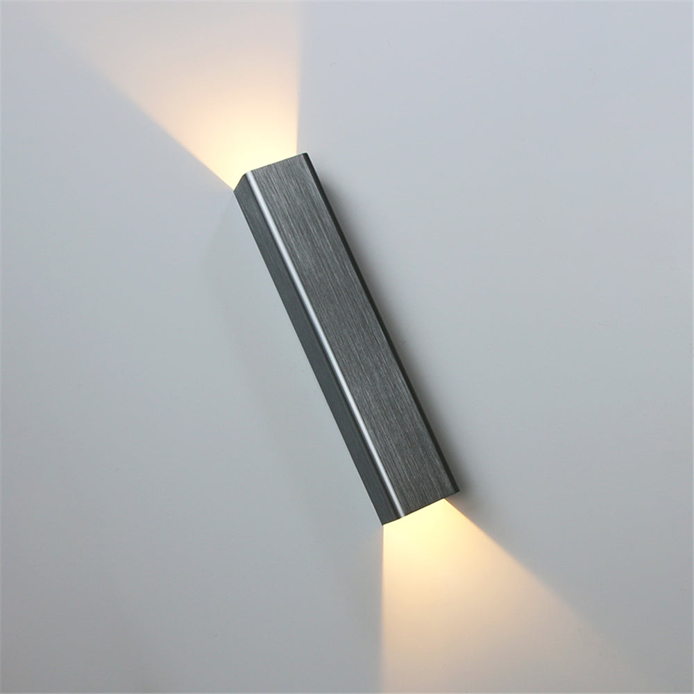 BeamGlow – Sleek Outdoor Lamp for Contemporary Spaces