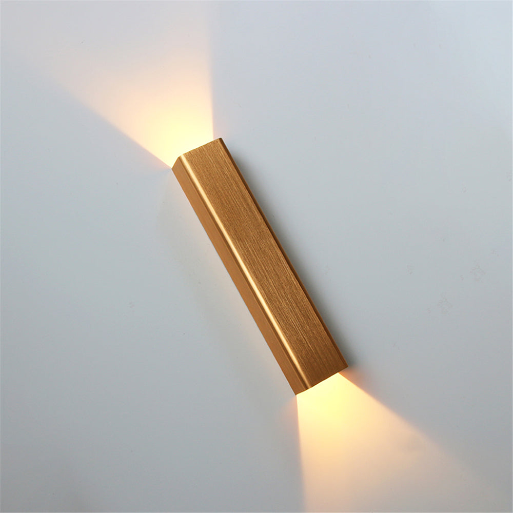 BeamGlow – Sleek Outdoor Lamp for Contemporary Spaces