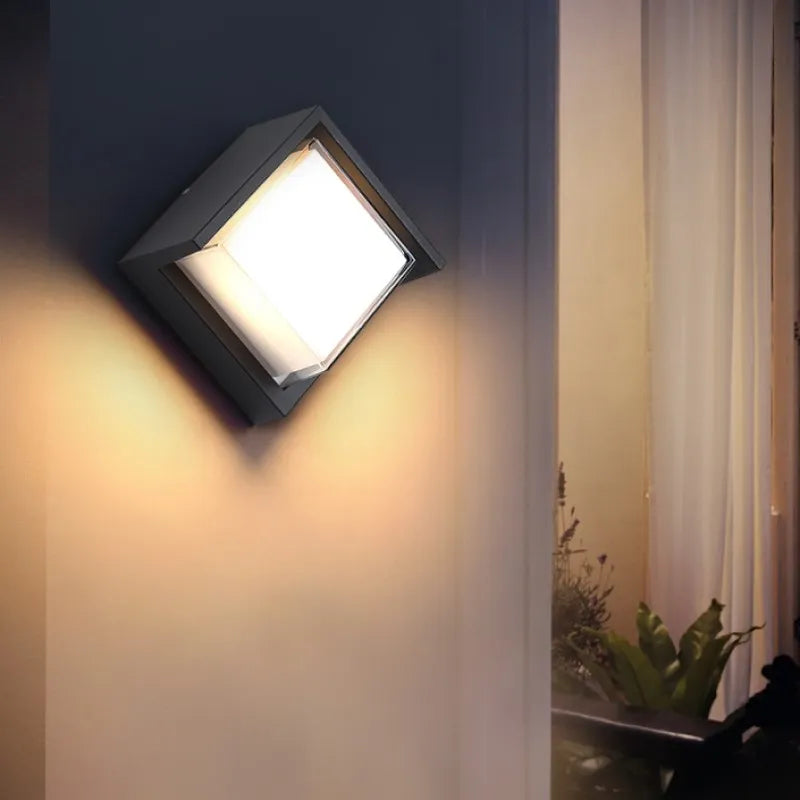 GarGlow – Elegant Outdoor Wall Light