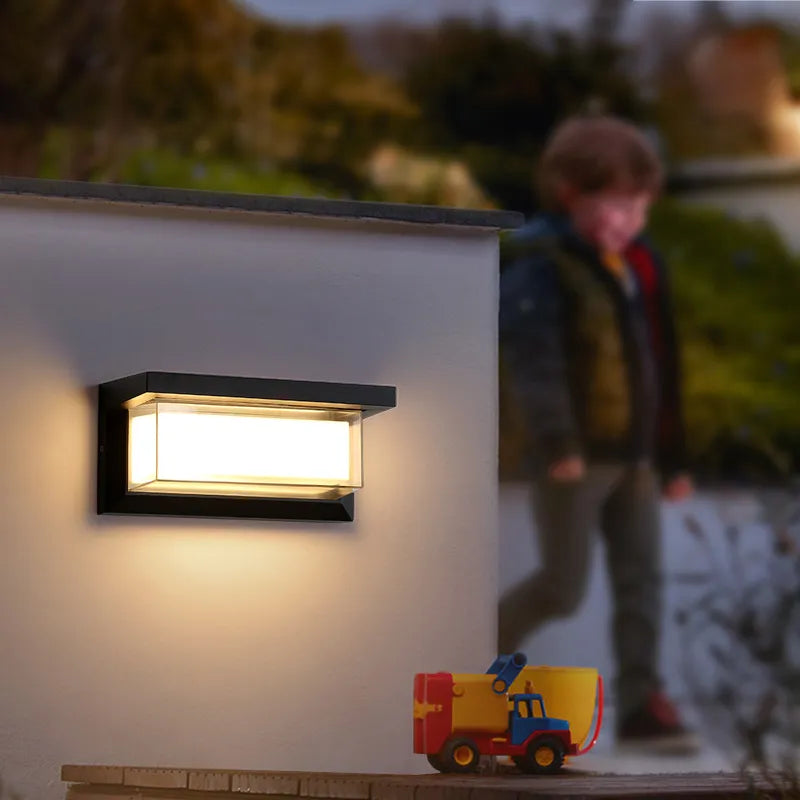 GarGlow – Elegant Outdoor Wall Light