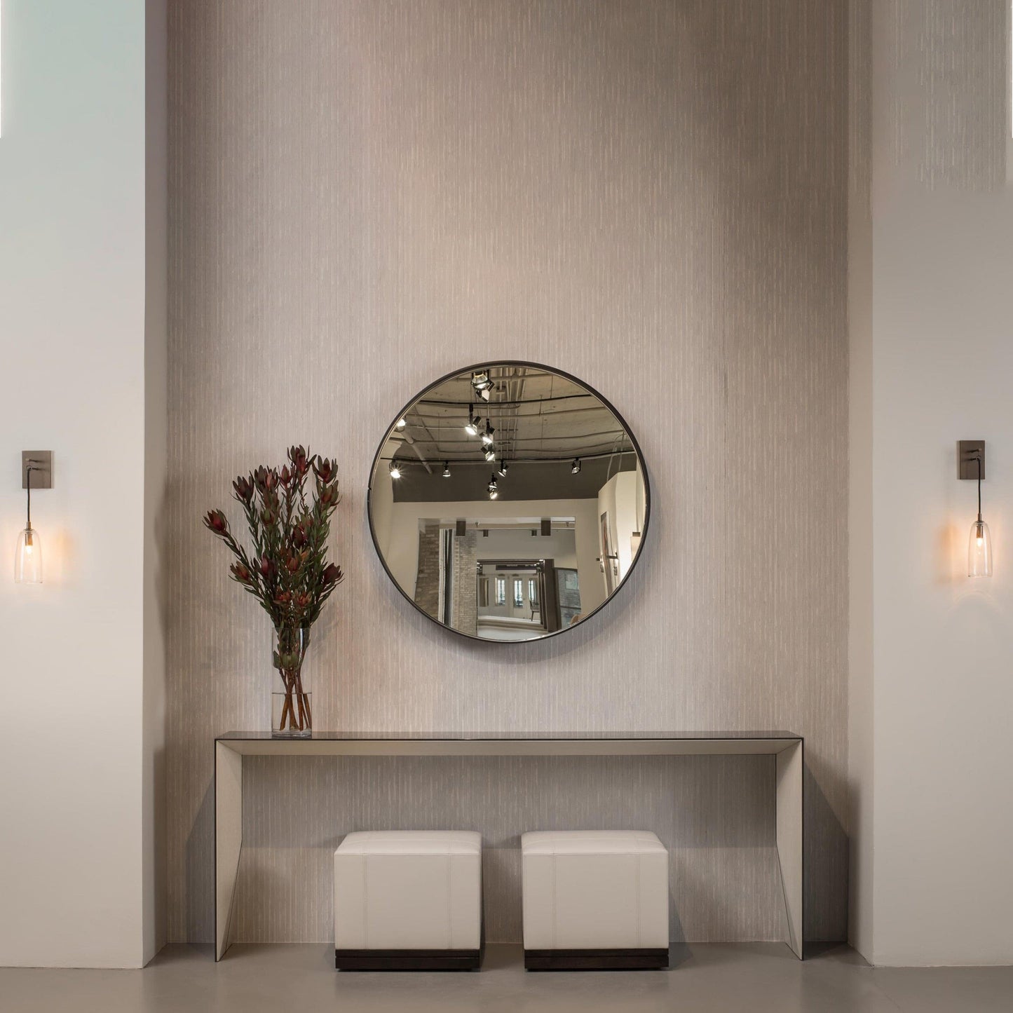 NovaBeam – Refined Gold Wall Lamp for Sophisticated Interiors