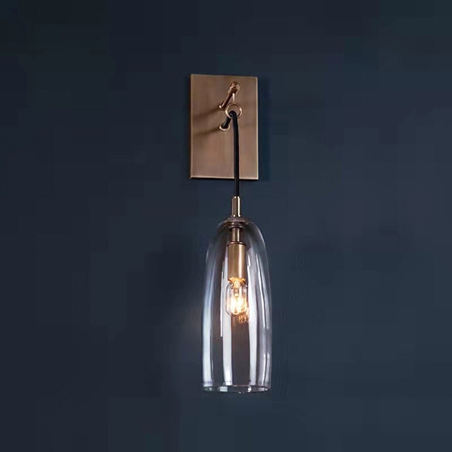 NovaBeam – Refined Gold Wall Lamp for Sophisticated Interiors