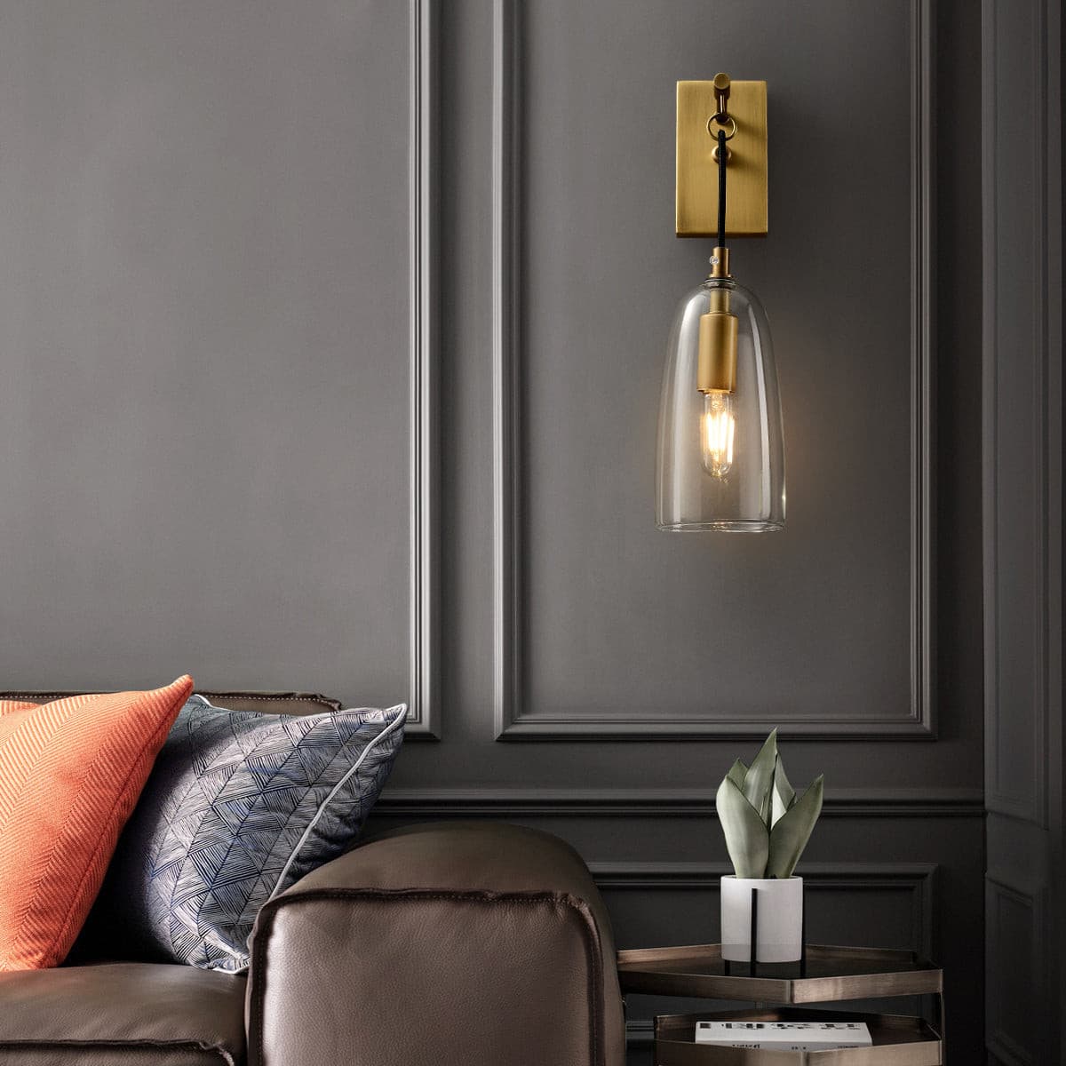 NovaBeam – Refined Gold Wall Lamp for Sophisticated Interiors