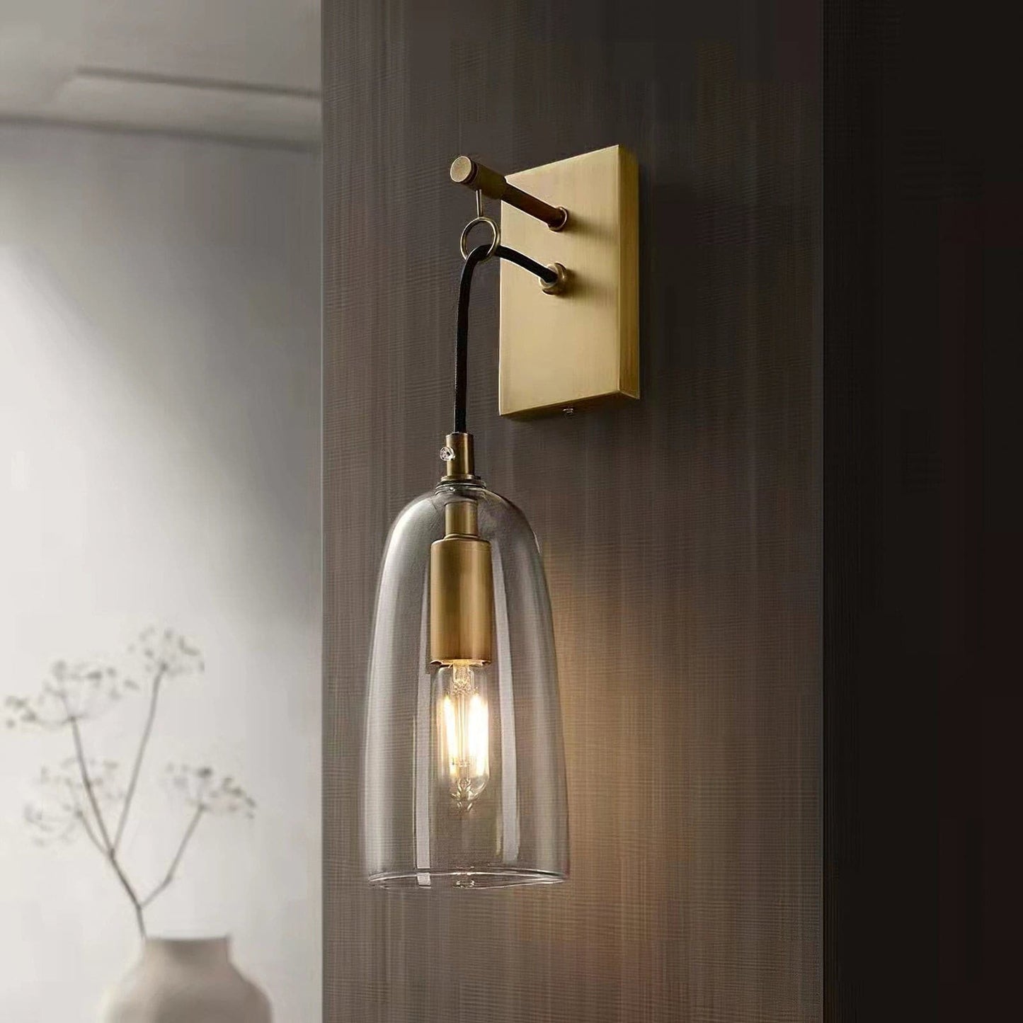 NovaBeam – Refined Gold Wall Lamp for Sophisticated Interiors