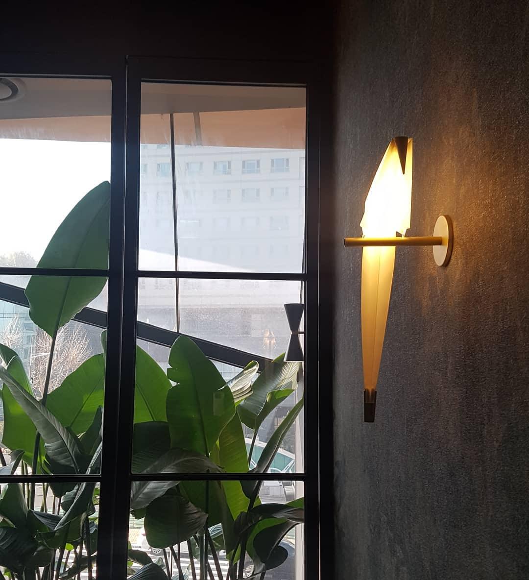 FeatherGlow – Bird-Inspired Wall Lamp for a Whimsical Look