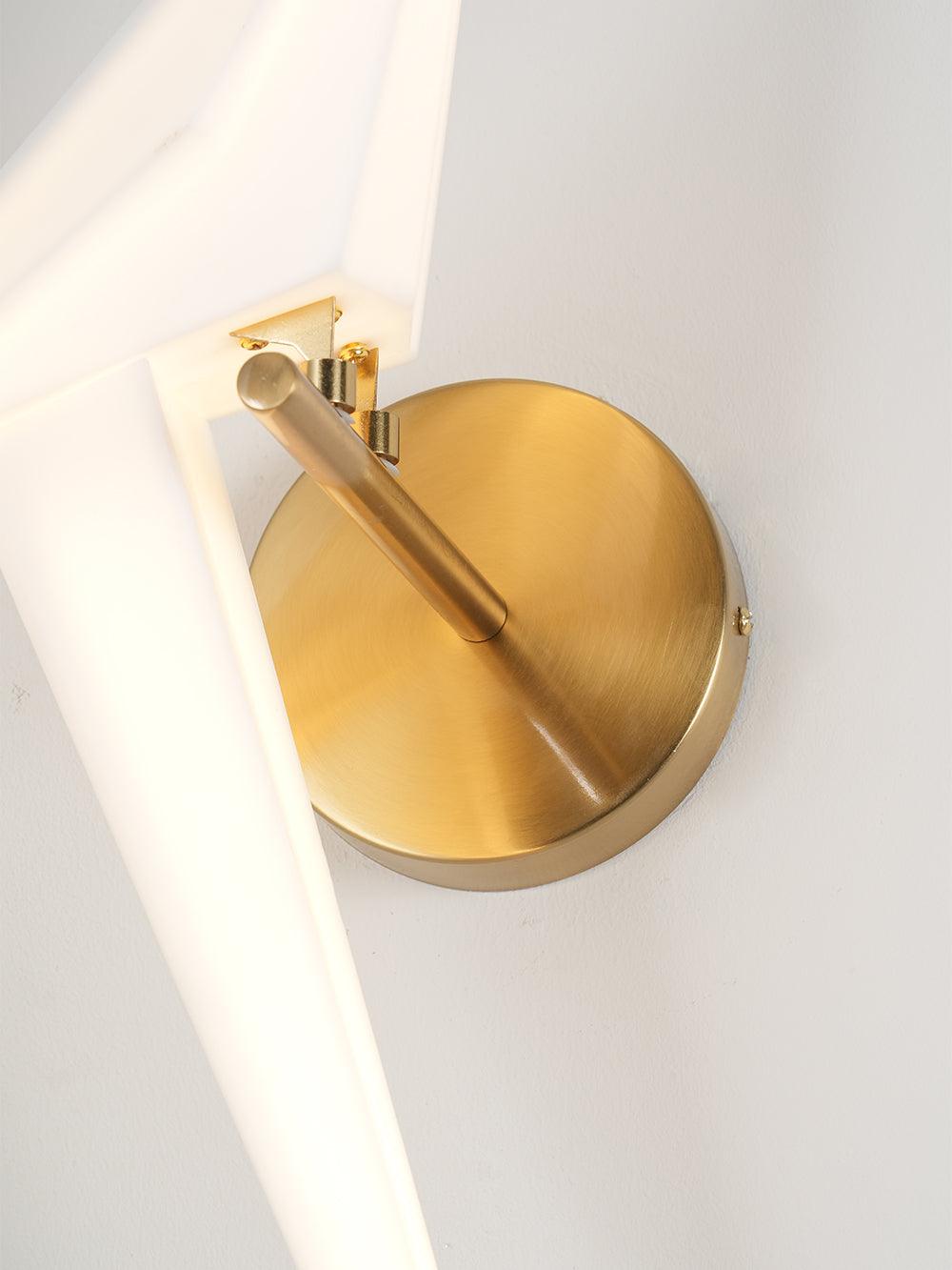 FeatherGlow – Bird-Inspired Wall Lamp for a Whimsical Look