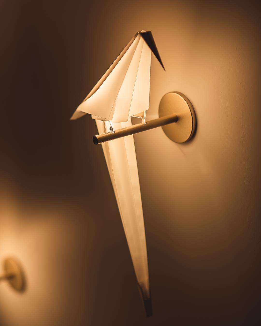 FeatherGlow – Bird-Inspired Wall Lamp for a Whimsical Look