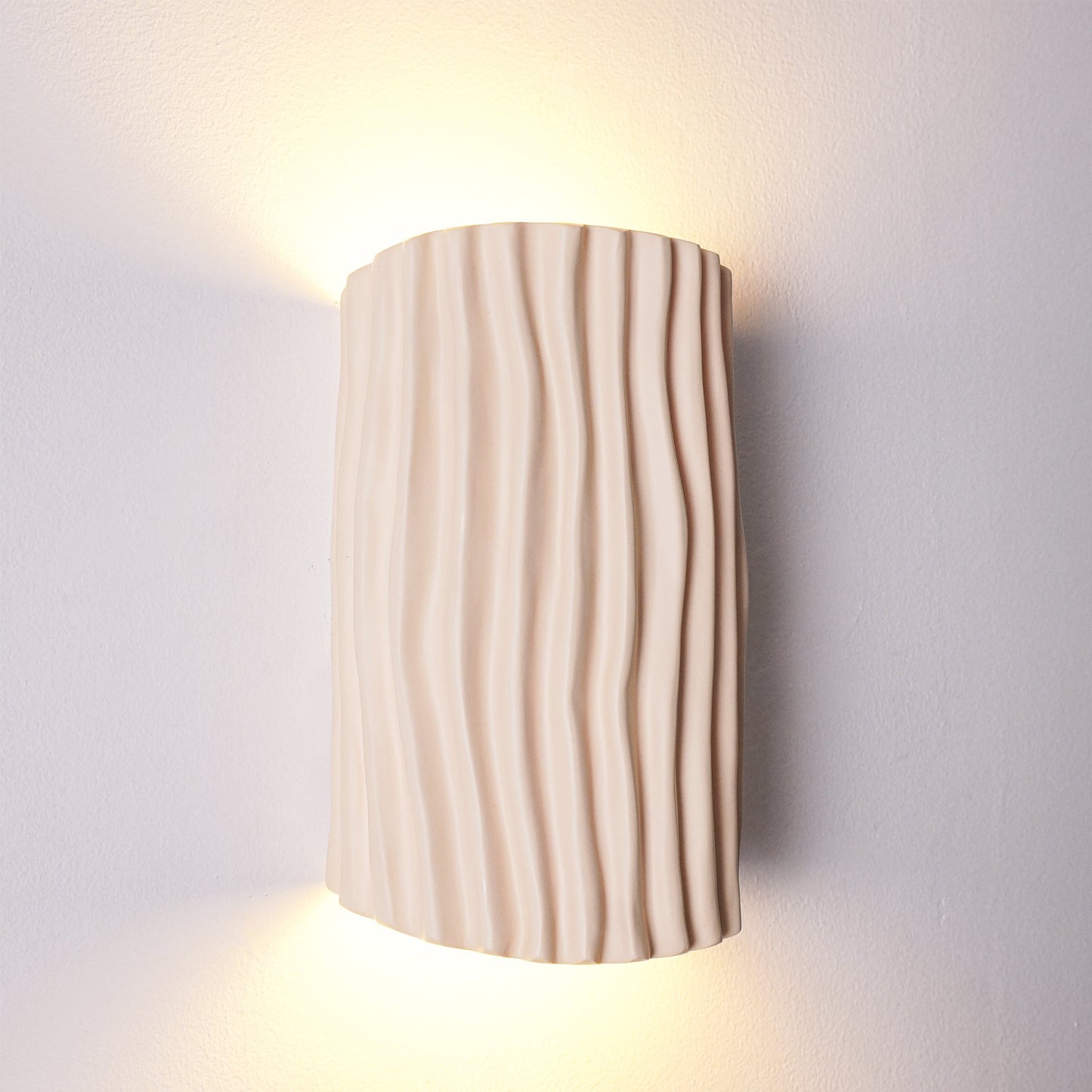 ScandiLuxe – Resin Wall Light with Warm and Inviting Glow
