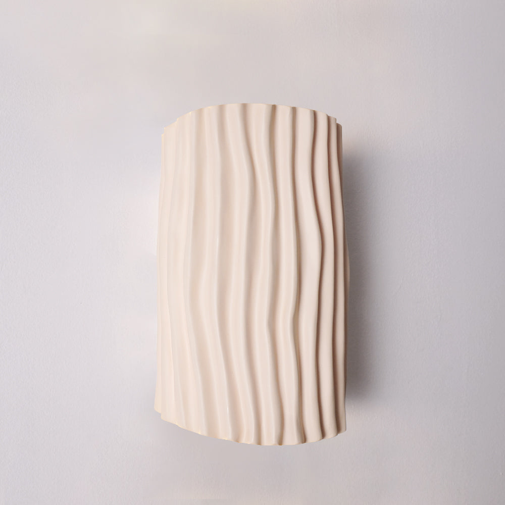ScandiLuxe – Resin Wall Light with Warm and Inviting Glow