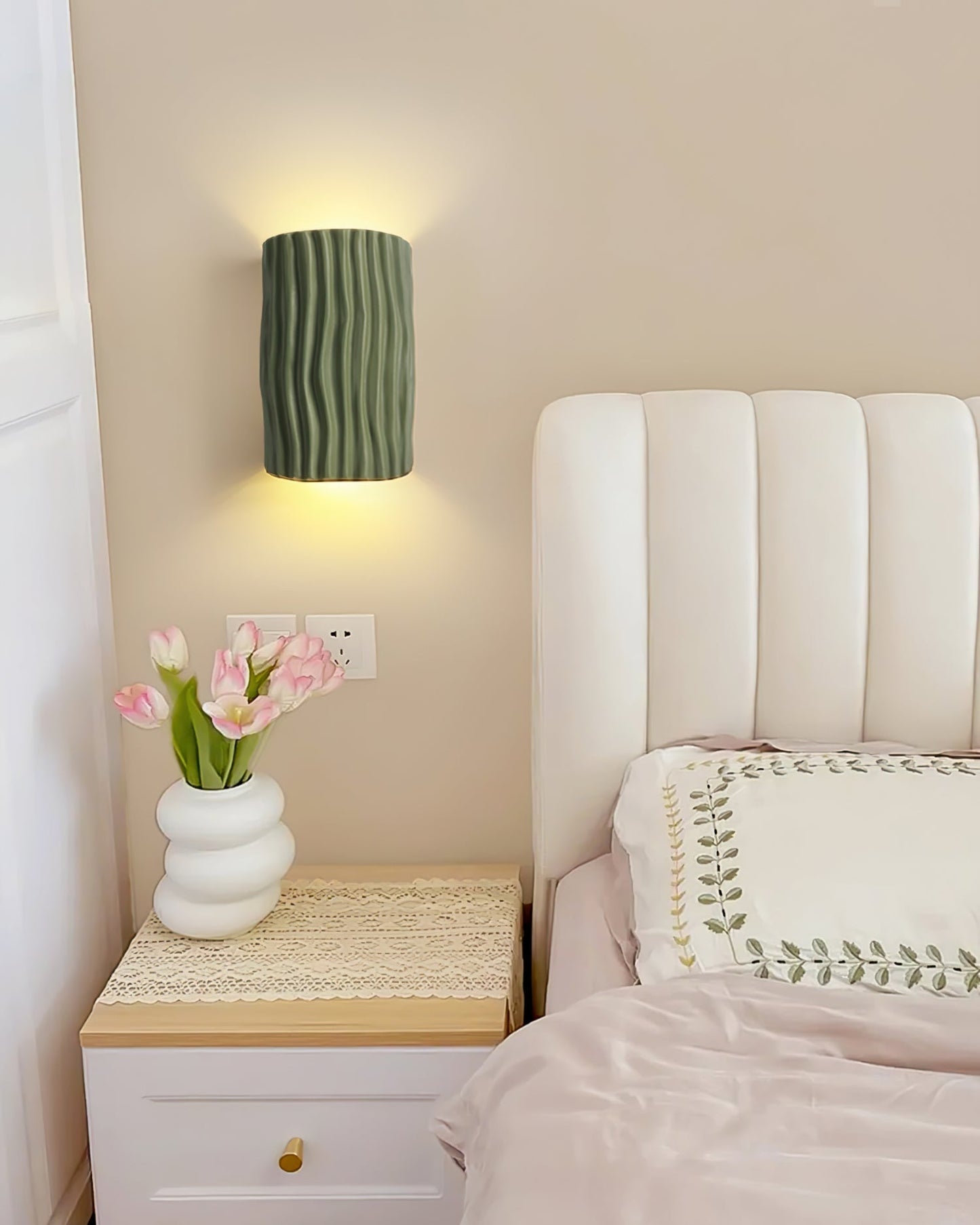 ScandiLuxe – Resin Wall Light with Warm and Inviting Glow