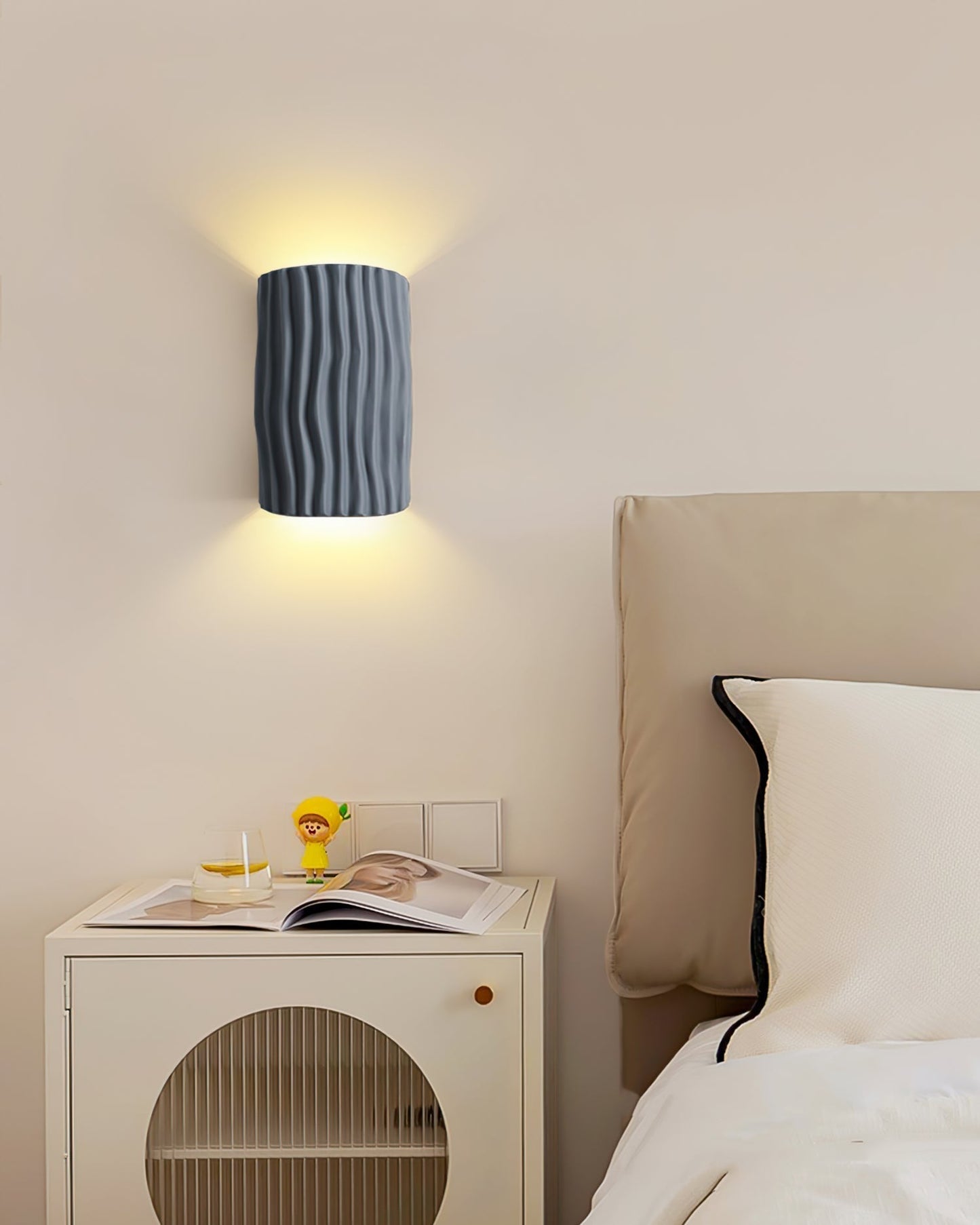 ScandiLuxe – Resin Wall Light with Warm and Inviting Glow