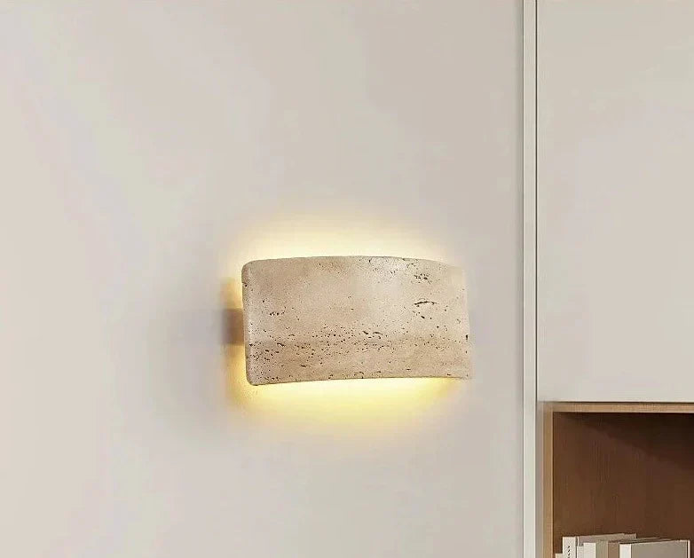 StoneLuxe – Minimalist Wall Lamp in Travertine