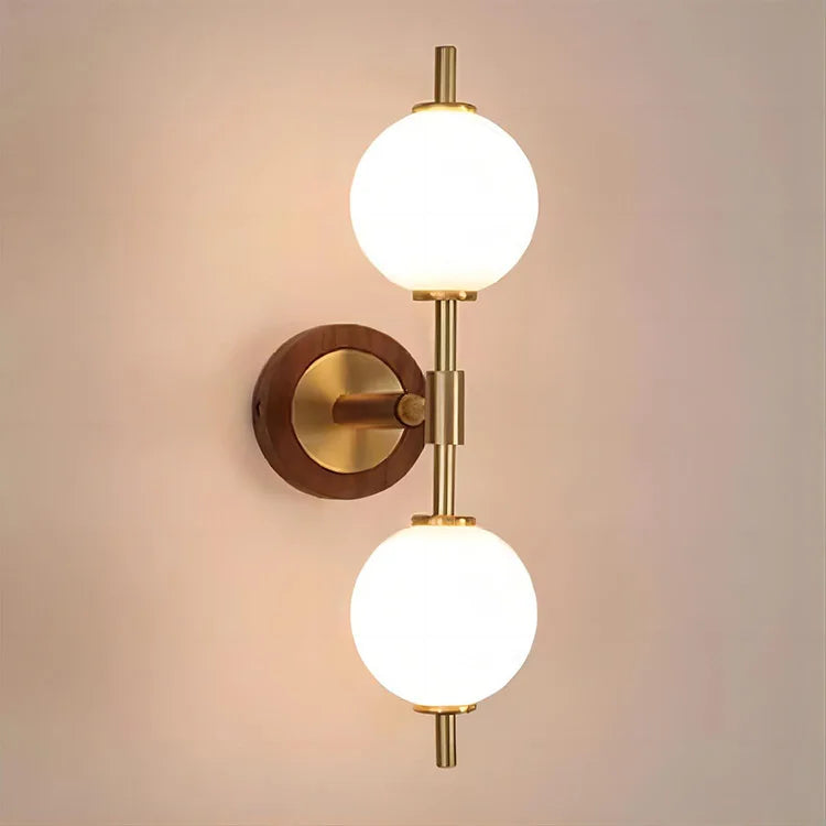 GoldBeam – Refined Brass Wall Lamp with Clean Lines