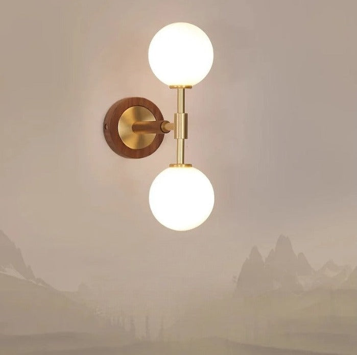 GoldBeam – Refined Brass Wall Lamp with Clean Lines