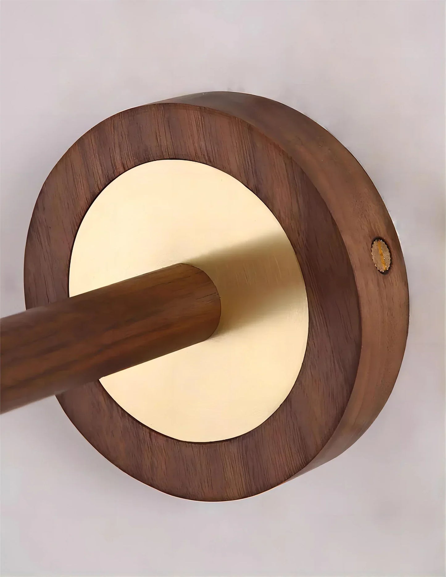 GoldBeam – Refined Brass Wall Lamp with Clean Lines