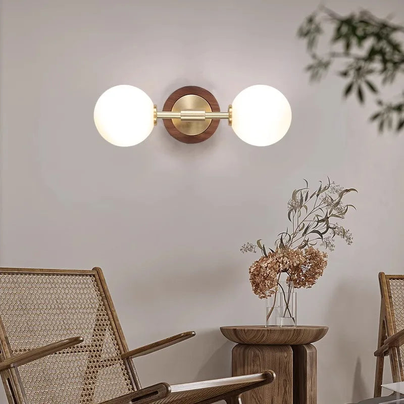 GoldBeam – Refined Brass Wall Lamp with Clean Lines