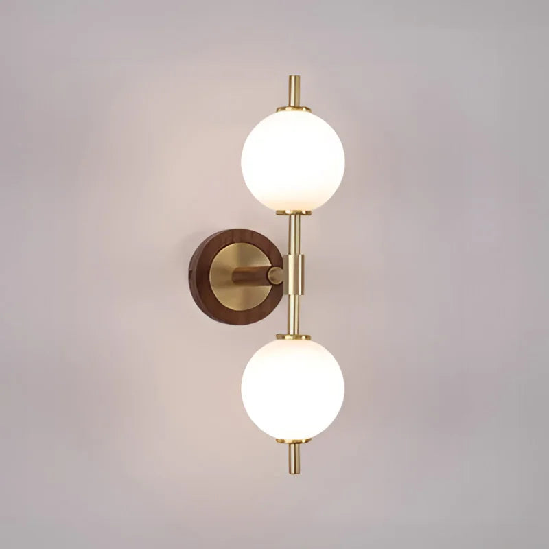 GoldBeam – Refined Brass Wall Lamp with Clean Lines