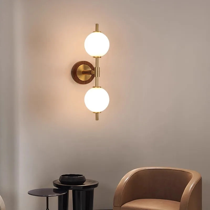 GoldBeam – Refined Brass Wall Lamp with Clean Lines