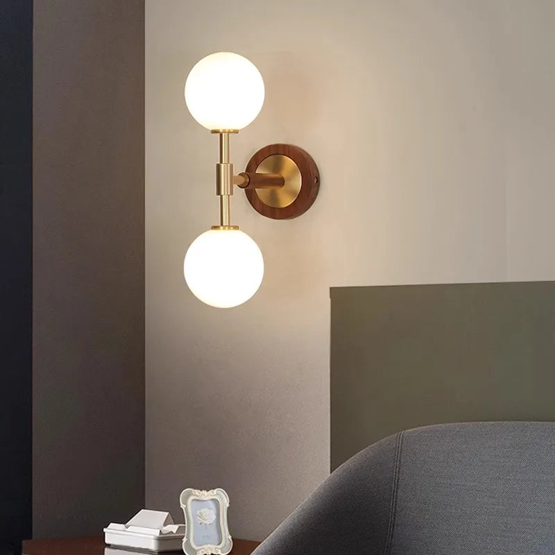 GoldBeam – Refined Brass Wall Lamp with Clean Lines