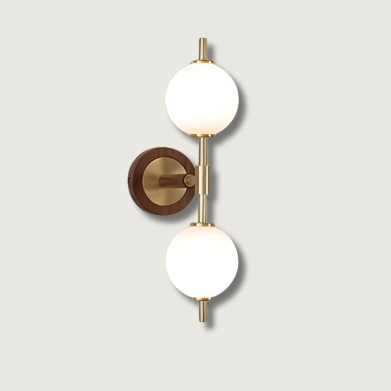 GoldBeam – Refined Brass Wall Lamp with Clean Lines