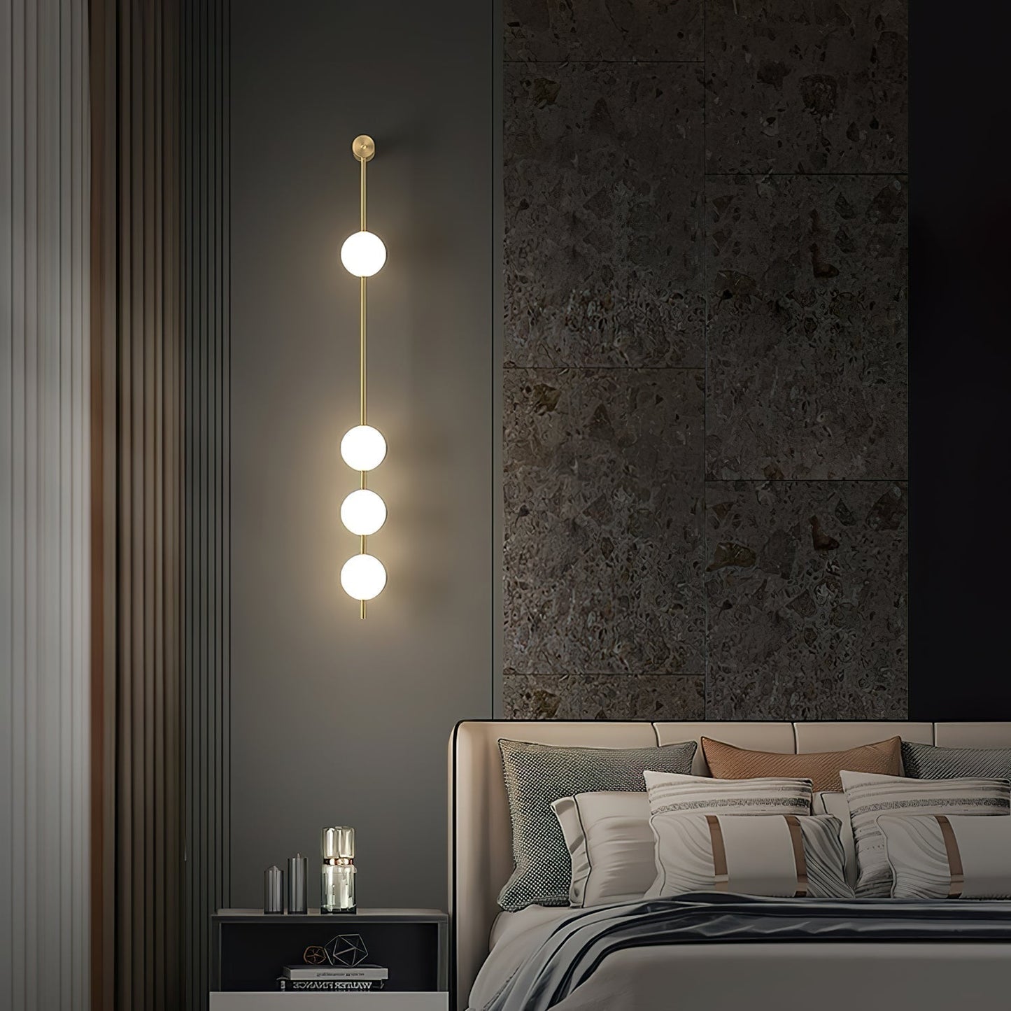 StreamGold – Modern Vertical Wall Lamp with Gold Accents