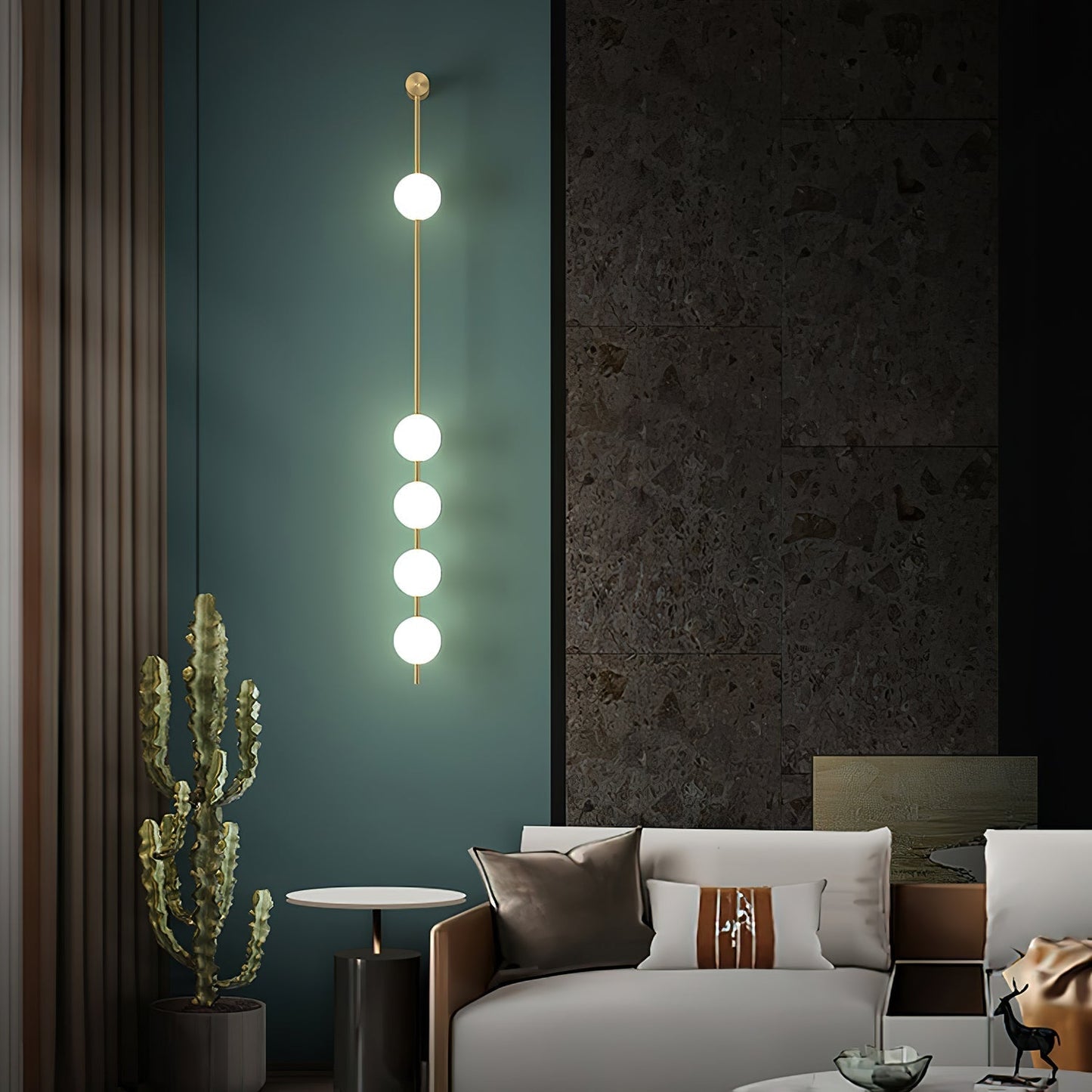 StreamGold – Modern Vertical Wall Lamp with Gold Accents