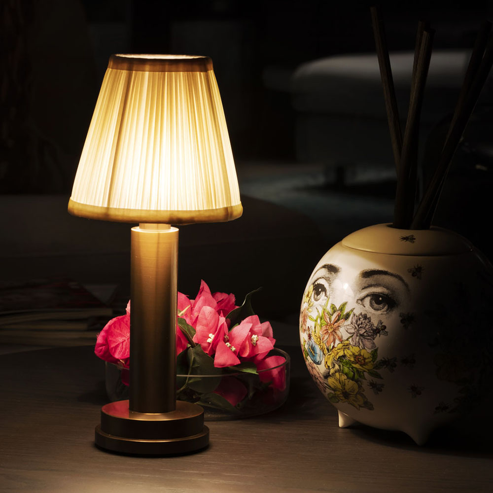 Doku Elegant Wireless Table Lamp
