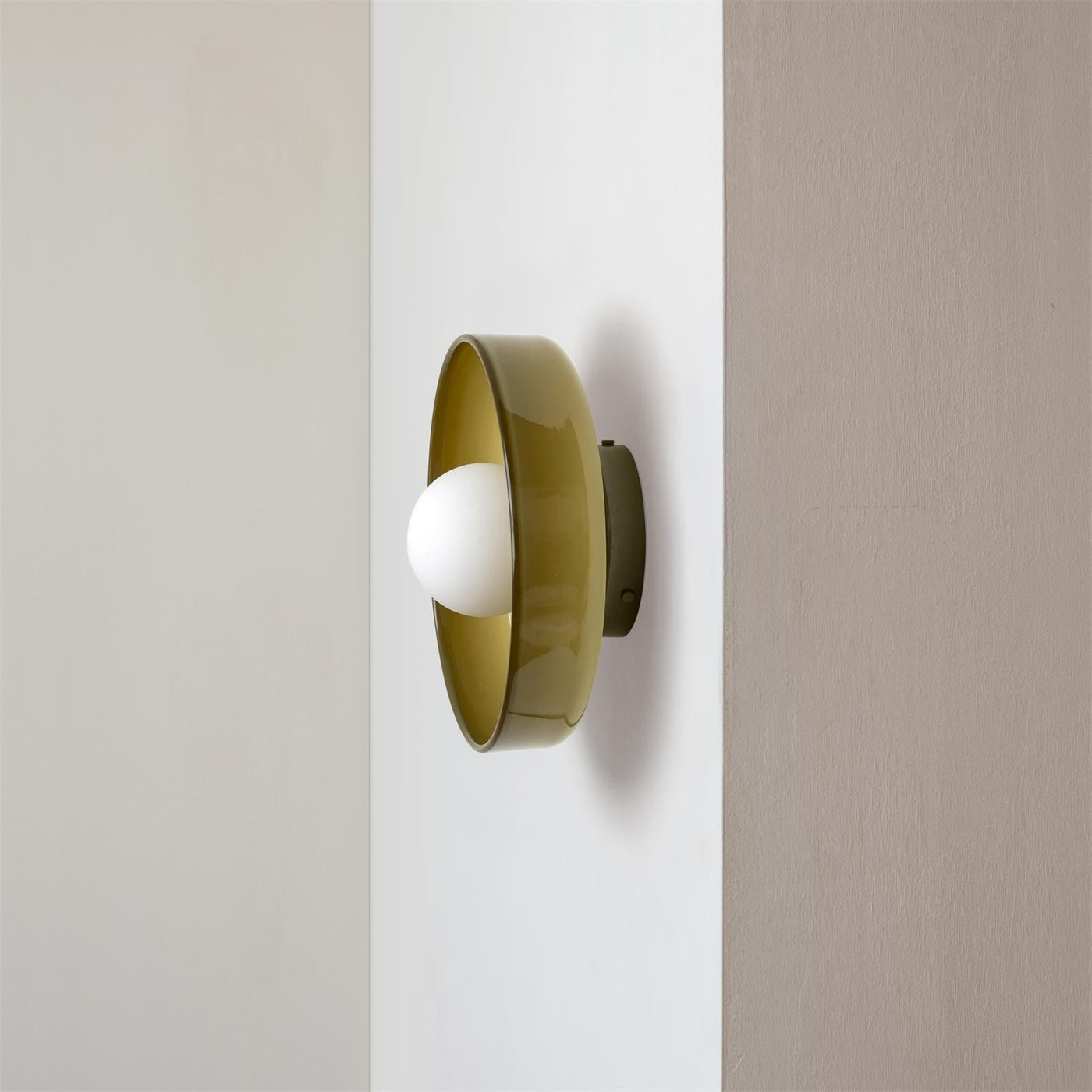 Modern Design Round Ceiling Light – Sleek Glass Lamp for Contemporary Interiors