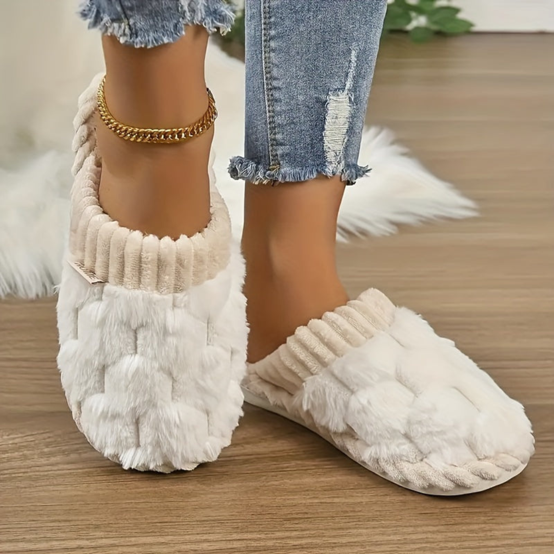 Closed-Toe Winter Slippers – Soft Fleece Lined Indoor Shoes