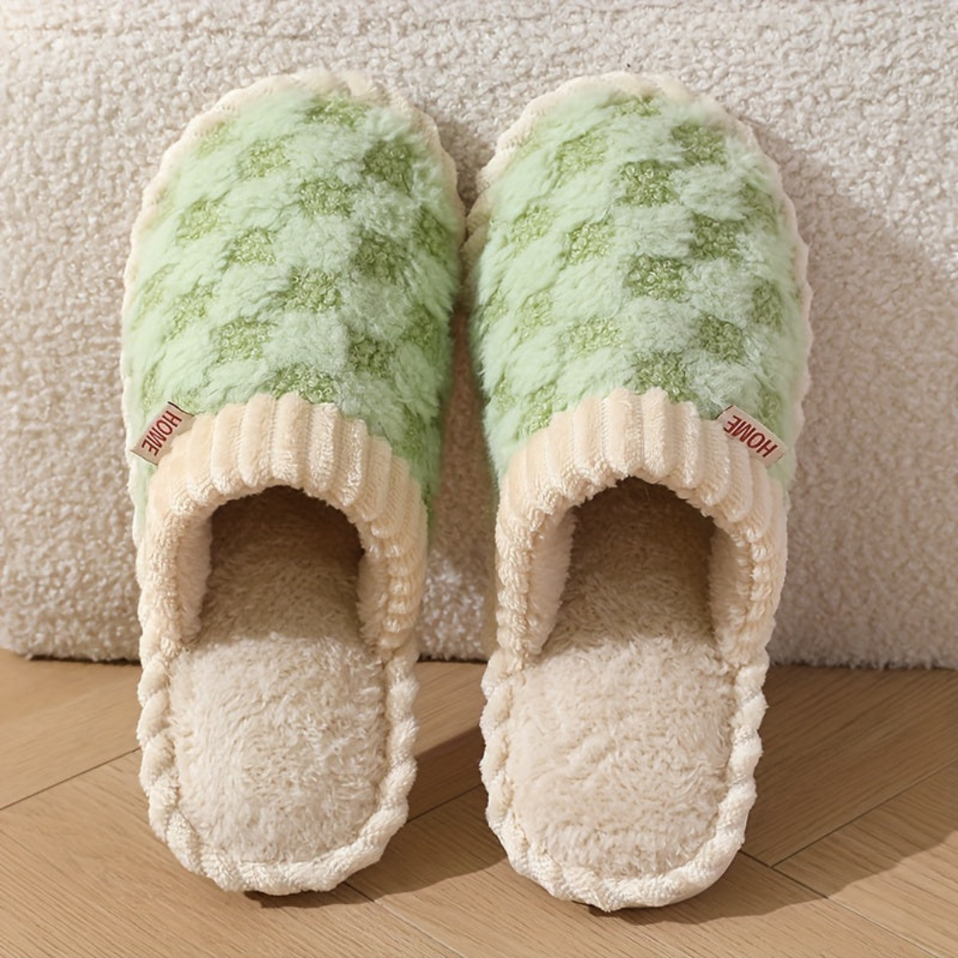 Closed-Toe Winter Slippers – Soft Fleece Lined Indoor Shoes