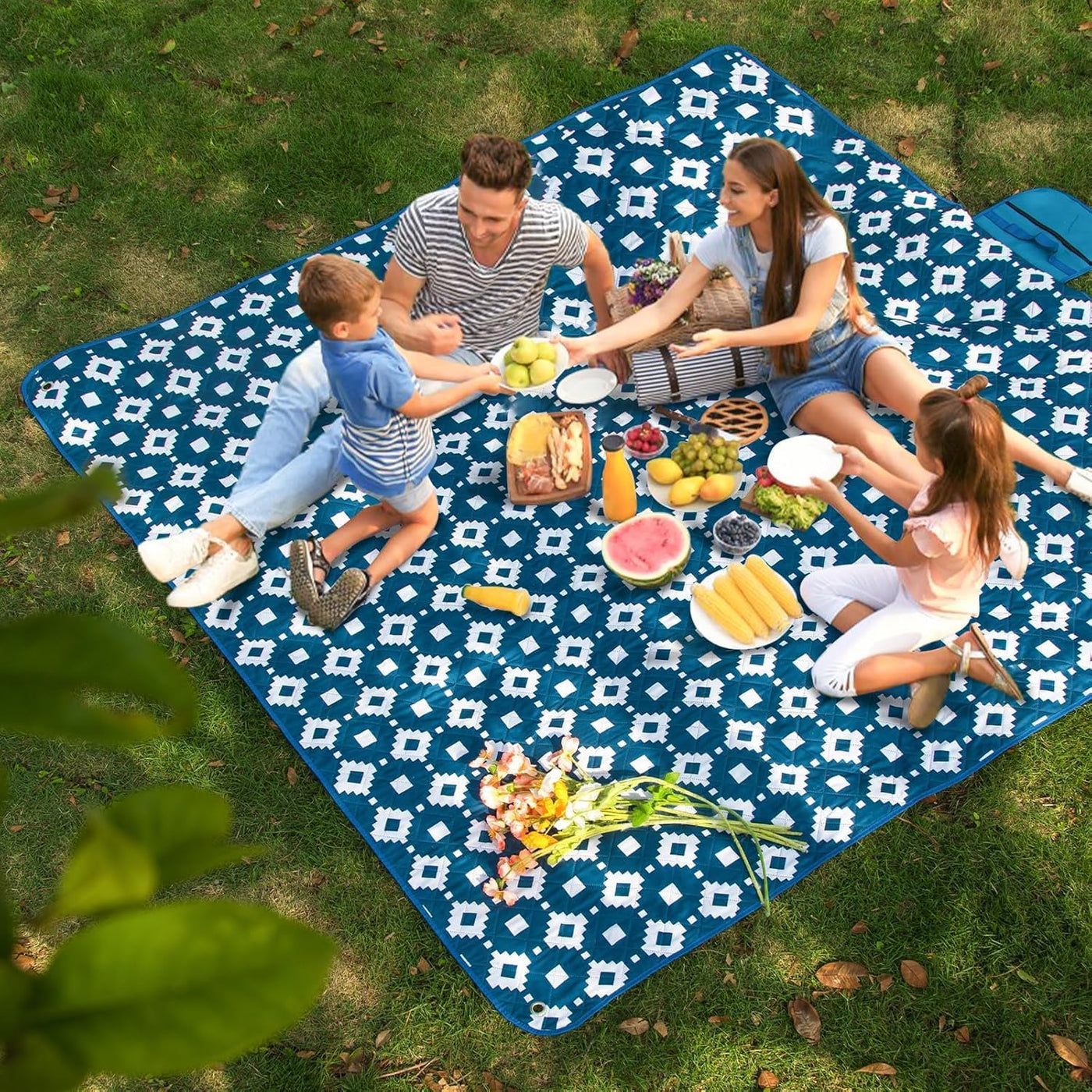 MeadowRest Extra Large Waterproof Picnic Blanket