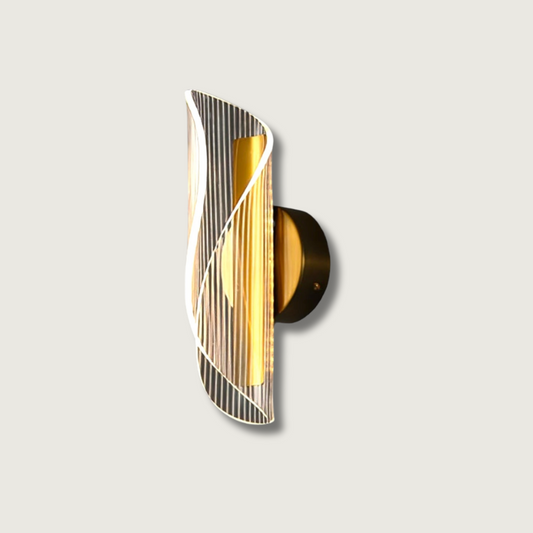 CrystalGlow – Sparkling Crystal Wall Light for Glamorous Touch