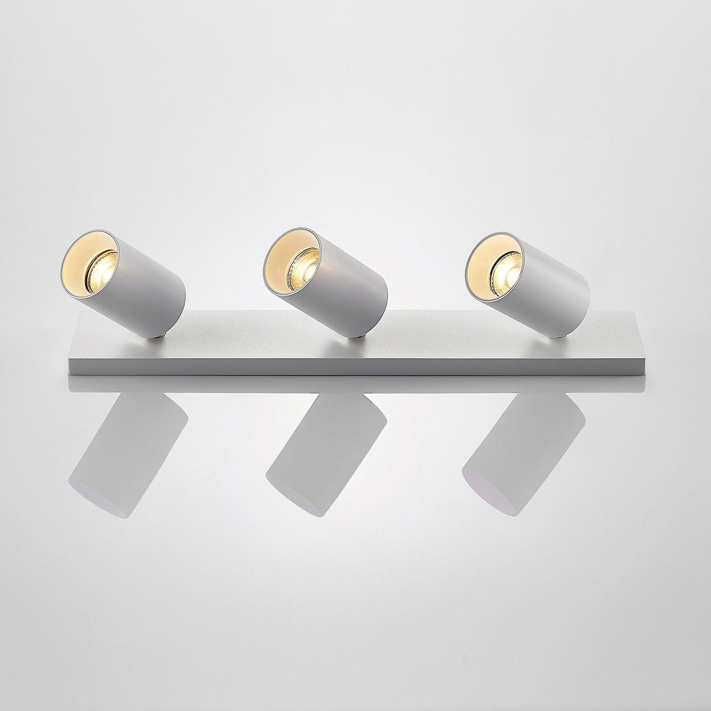 Ceiling Spotlight Fixture with 3 Adjustable Lights