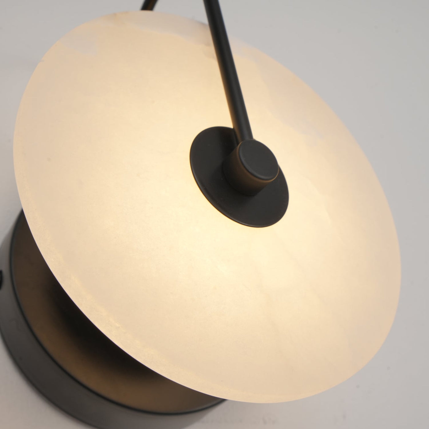Alabaster LED Wall Lamp – Modern Ambient Lighting