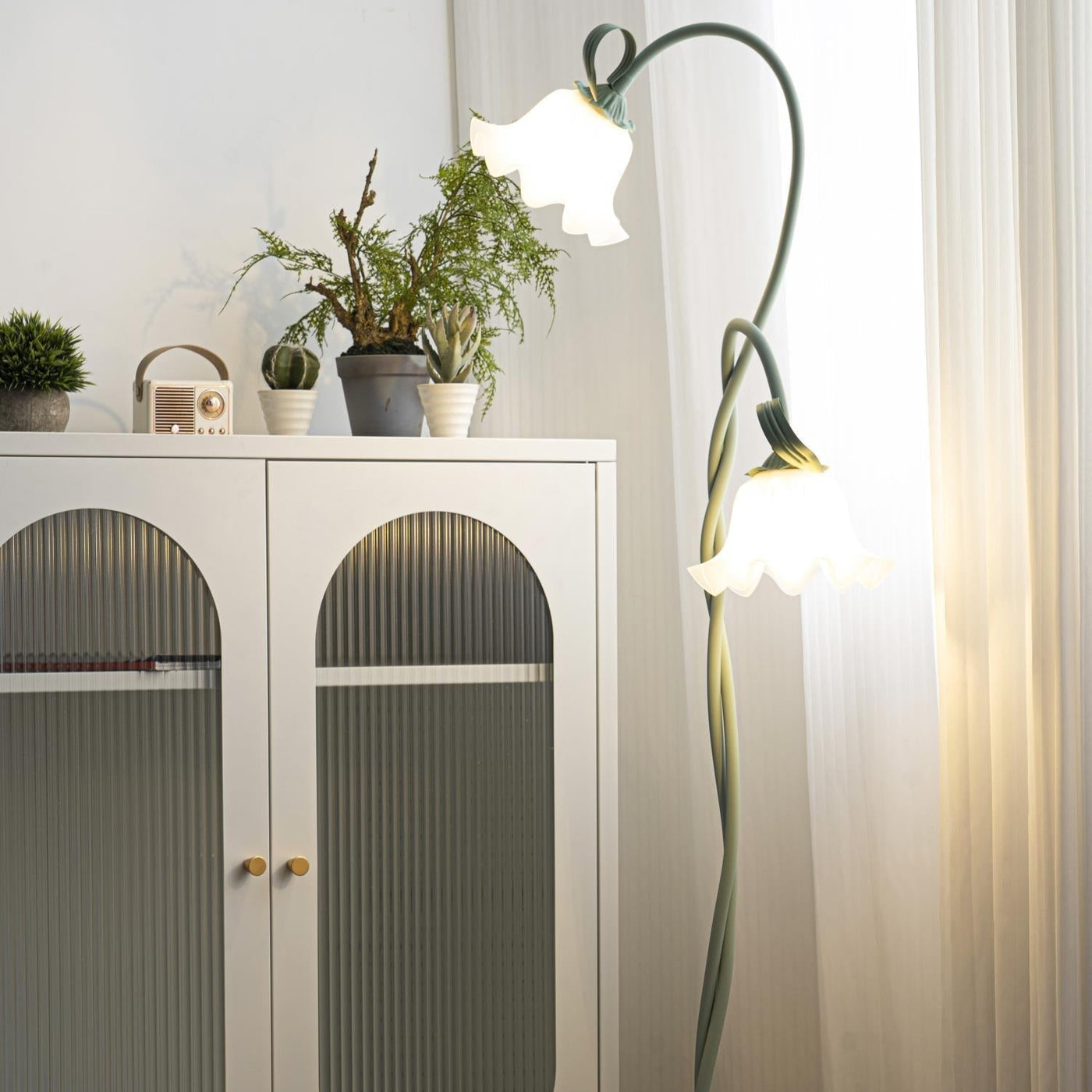 Calla Flowers LED Floor Lamp with Matte Green Finish