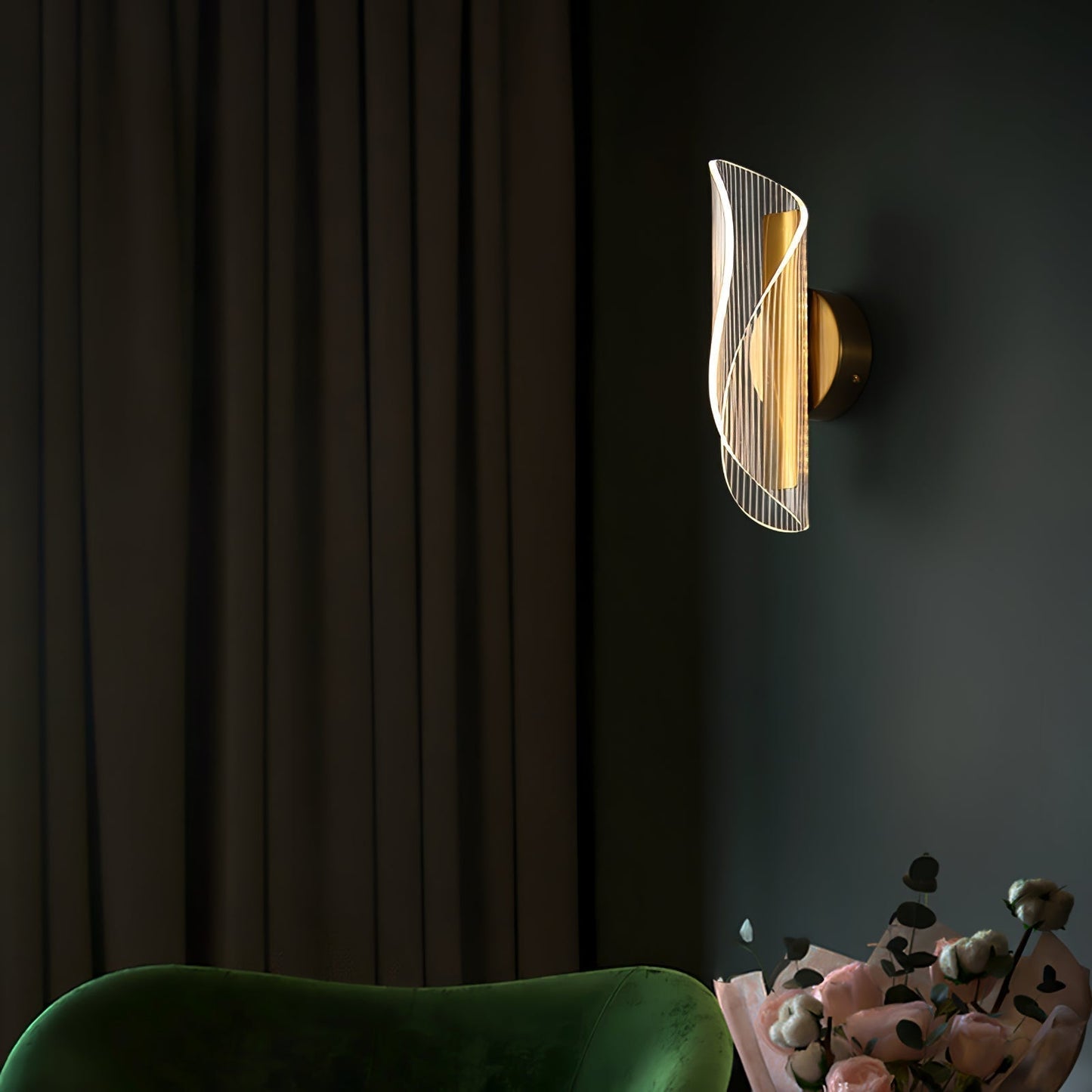 CrystalGlow – Sparkling Crystal Wall Light for Glamorous Touch