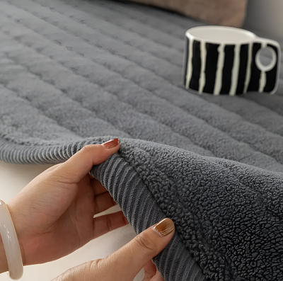 PolyesPlush Sofa Cover – Non‑Slip Pet‑Friendly Couch Protector