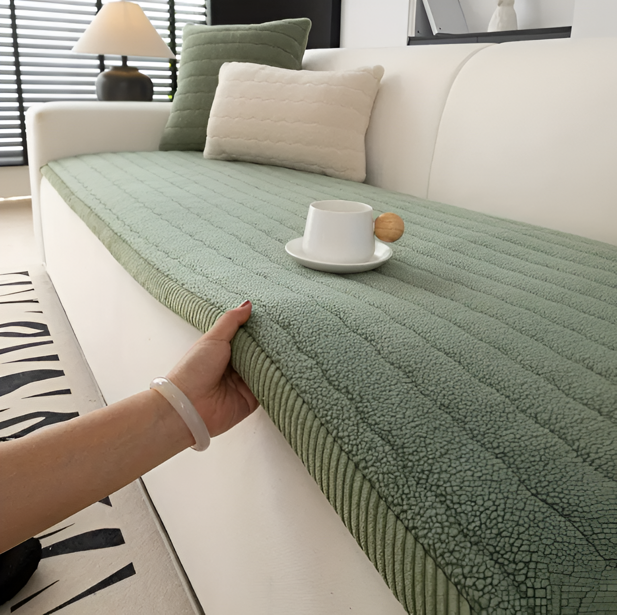 PolyesPlush Sofa Cover – Non‑Slip Pet‑Friendly Couch Protector