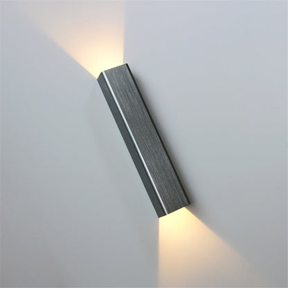 BeamGlow – Sleek Outdoor Lamp for Contemporary Spaces